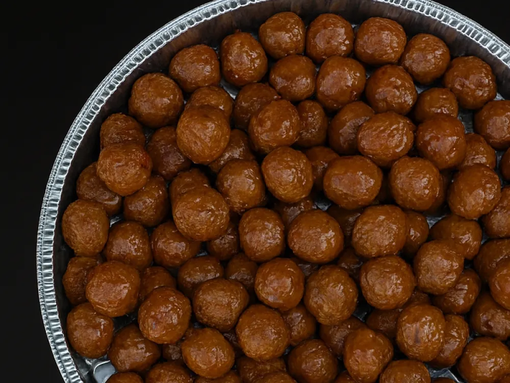 Ovenschaal gevuld met ca. 100 kipgehaktballetjes