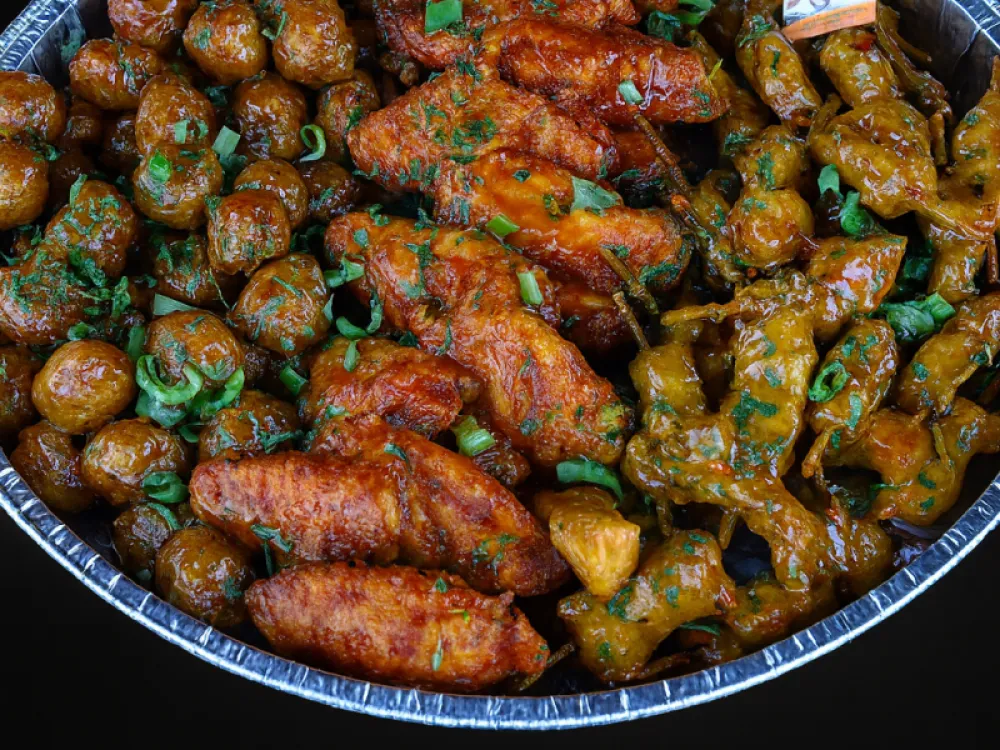 Hapjesschaal kipgehaktballetjes en sate - ca. 100 stuks