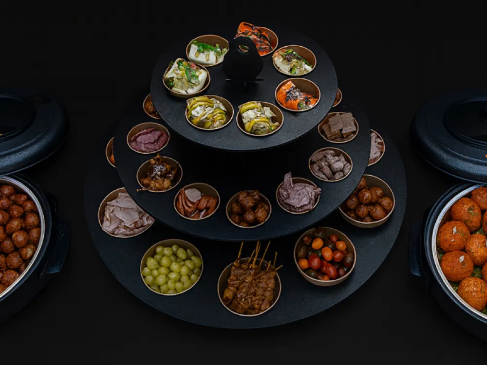 Hapjes Tower - compleet gevuld & inclusief hapjespannen (15-20 personen)