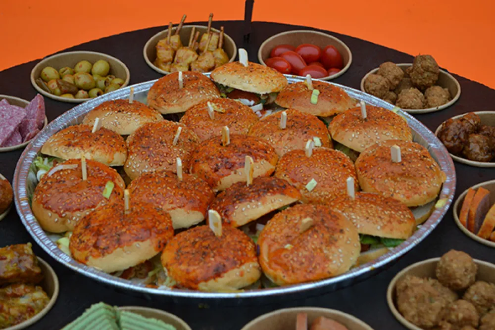 Borrelschaal incl. 18 Hamburgers