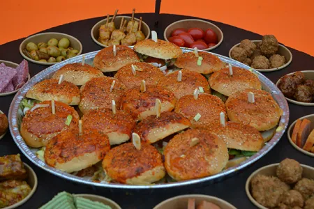 Borrelschaal incl. 18 Hamburgers