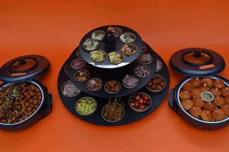 Hapjes Tower - compleet gevuld & inclusief hapjespannen (15-20 personen)