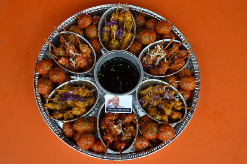Hapjesschaal voor in de oven - sate & balletjes