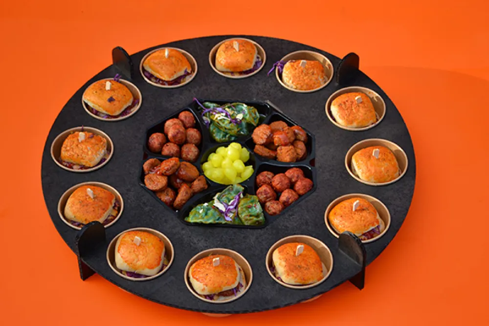 VEGA Cateringschaal GROOT inclusief 12 vegaburgers  60cm