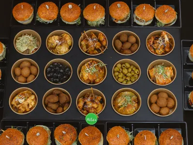Party Halal Bites Plateau + 20 Halal Burgers